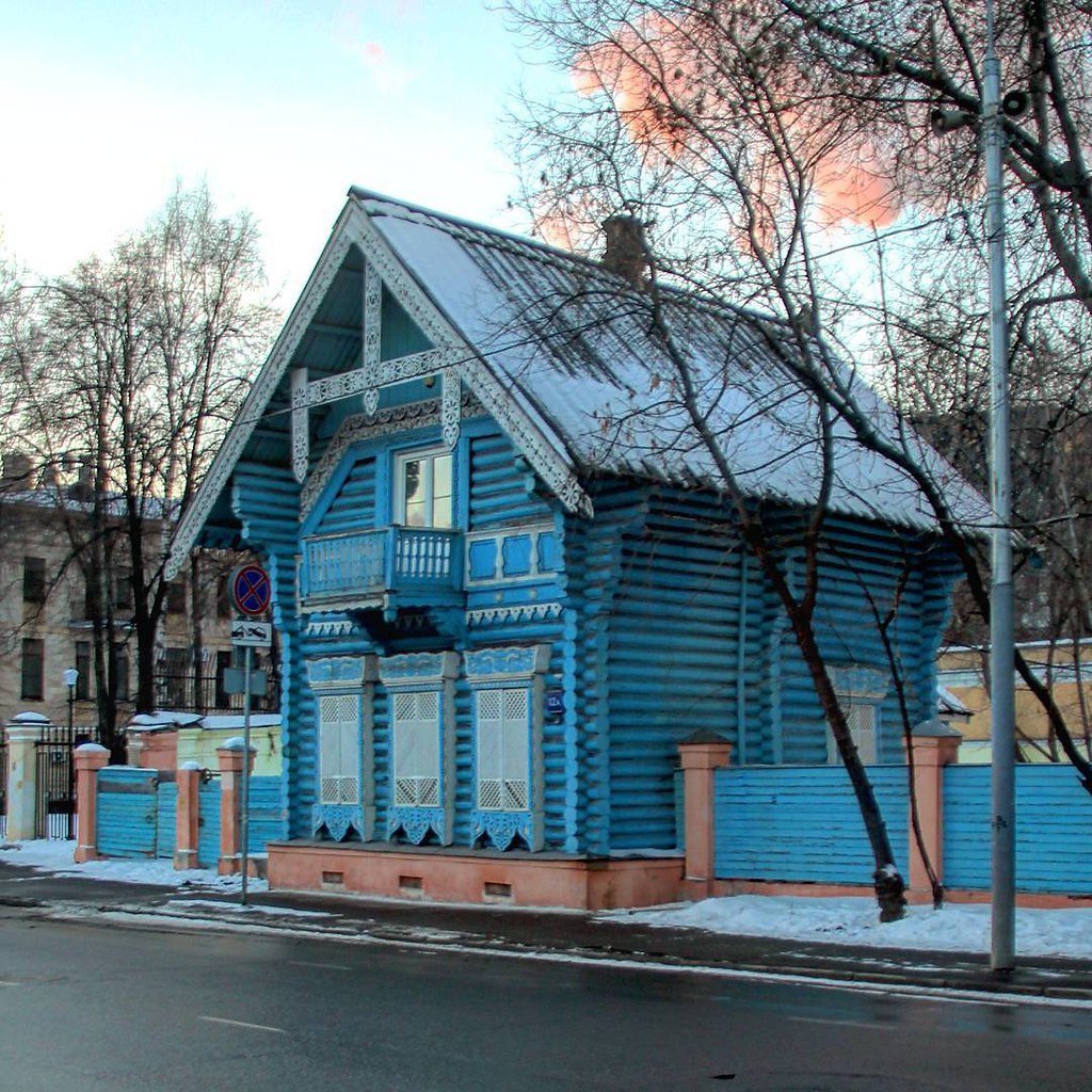 самое старое здание в москве сохранившиеся до наших дней