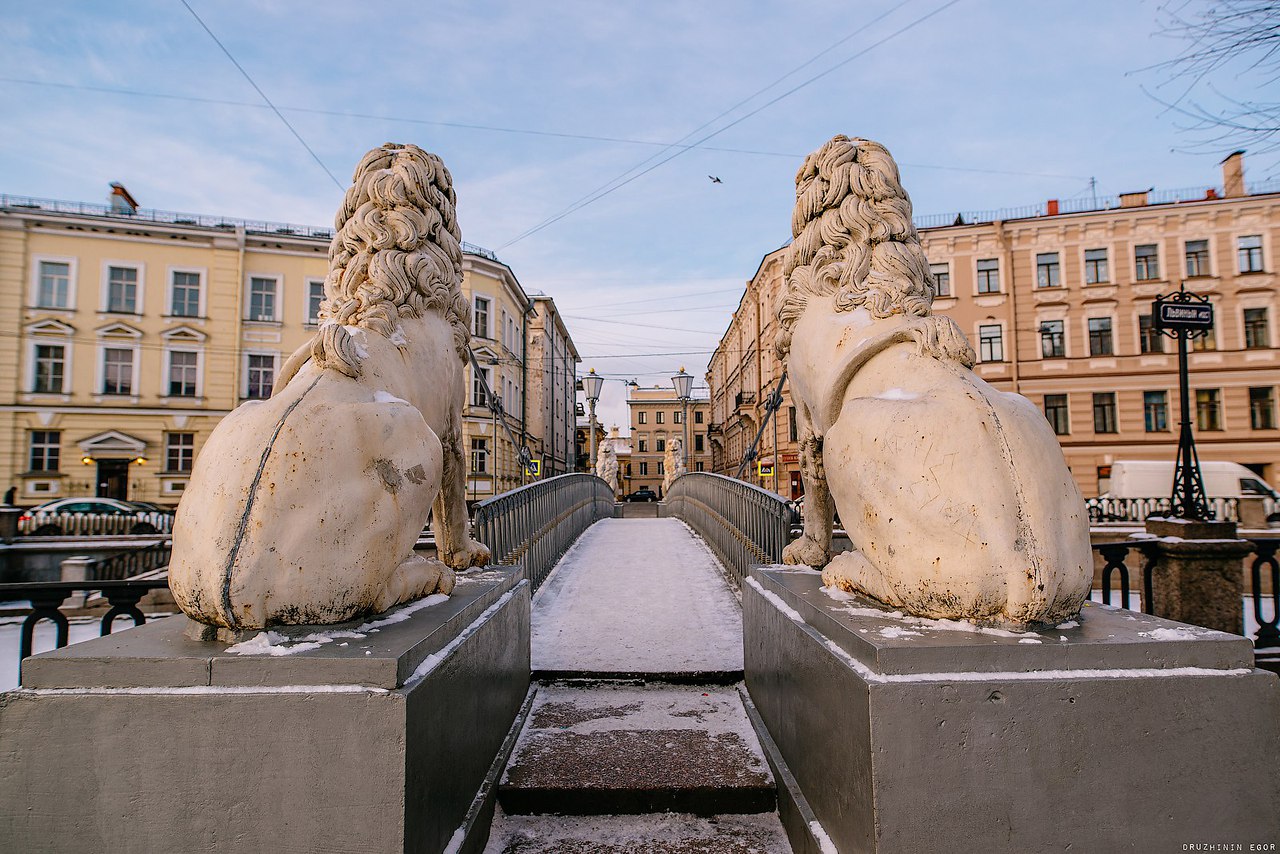 Львиный мостик в Санкт-Петербурге с цепью
