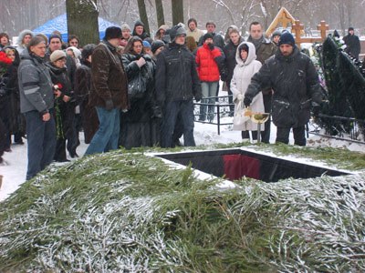 Памятник илье олейникову фото