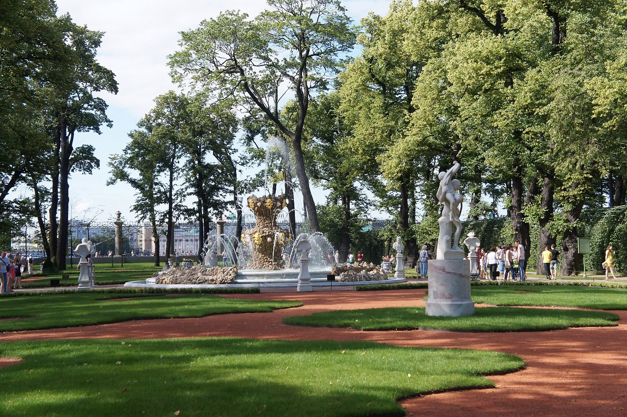 Парк летний сад в Санкт-Петербурге