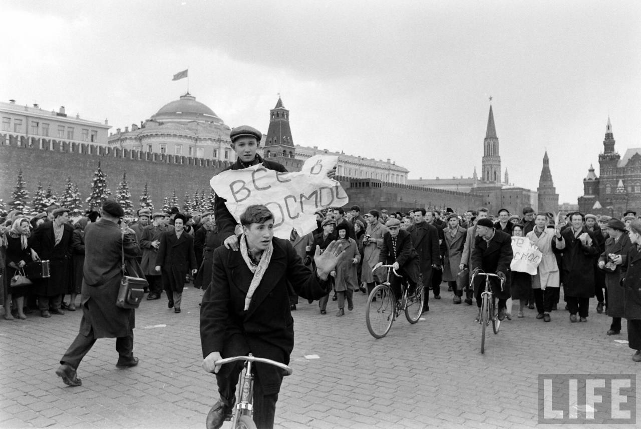 Юрий Гагарин на красной площади 1961