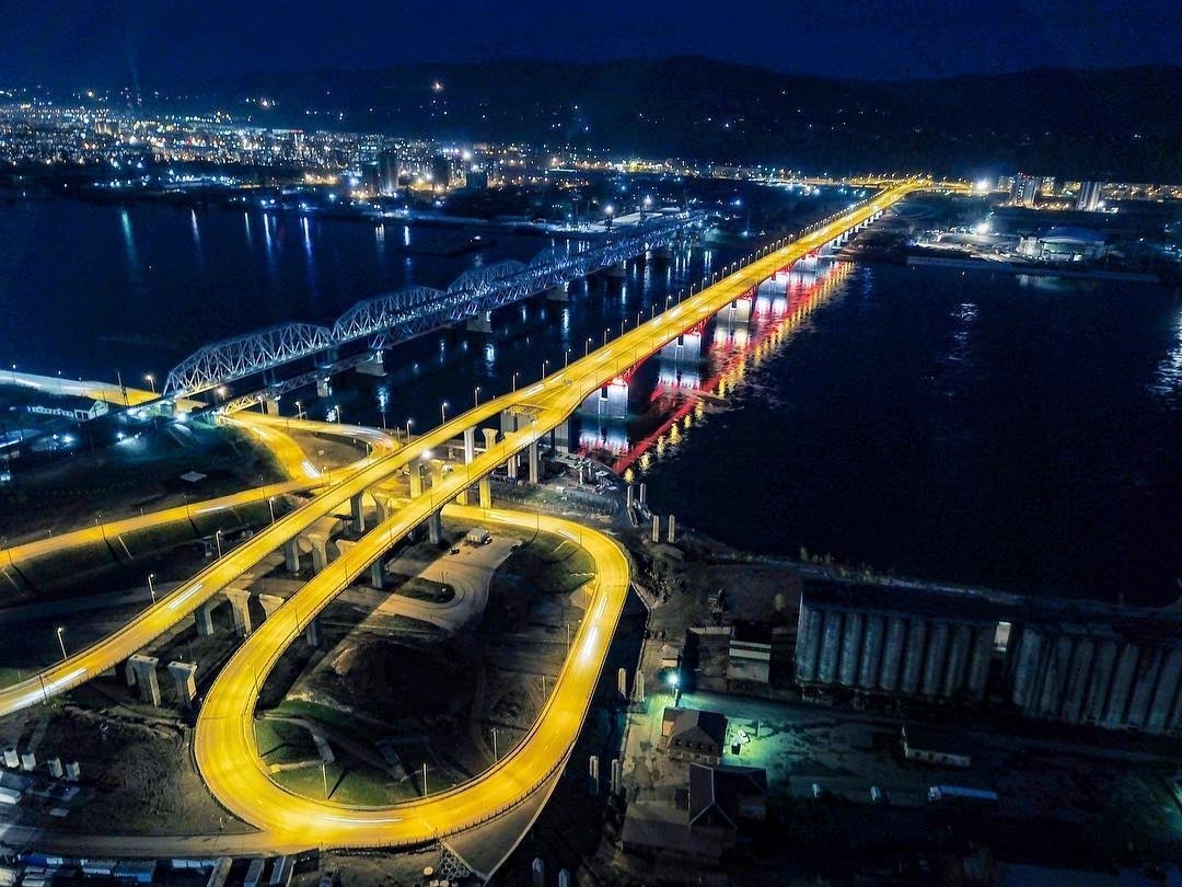 Мосты Красноярска ночью