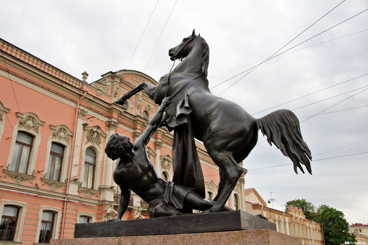 Памятники на мостах