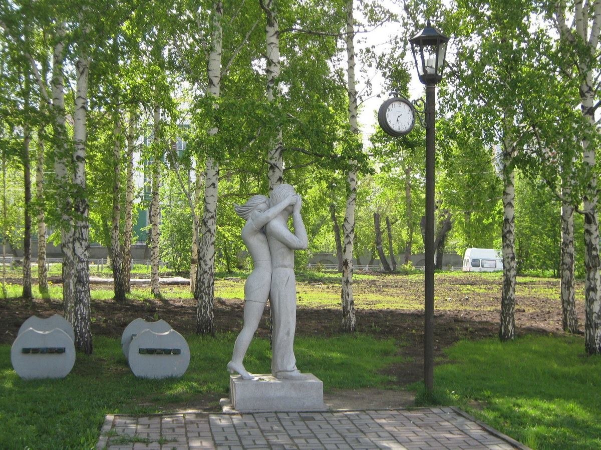 Памятник первому свиданию в Новосибирске
