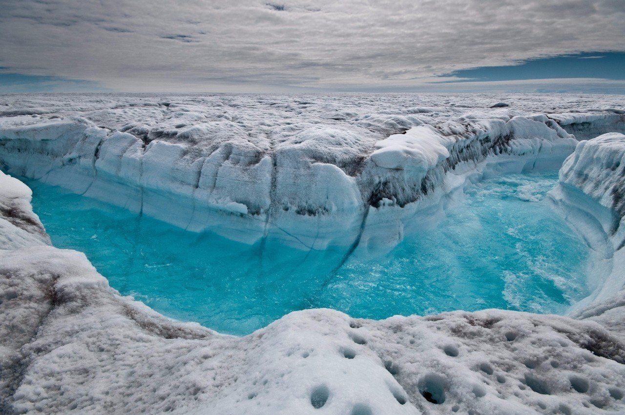 Голубая река в леднике Гренландия