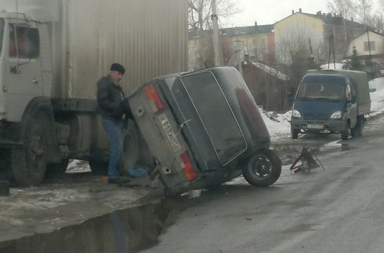 Поставил домкрат вместо знака и устроил массовое дтп