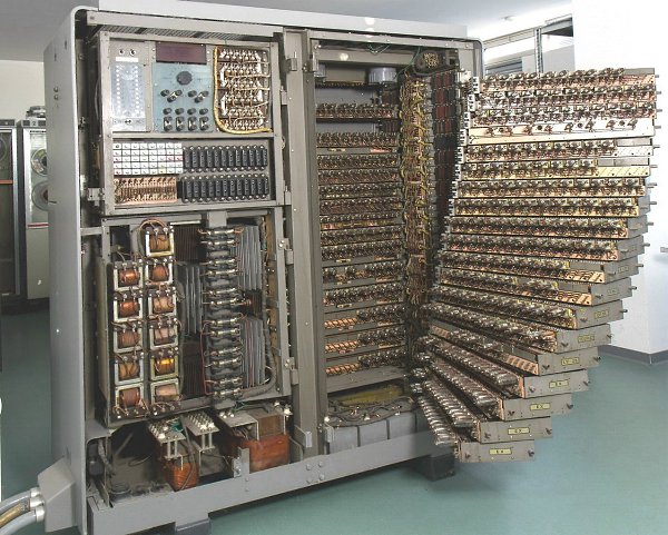 Ламповый компьютер 1952 г. Bull Gamma 3. Всего 400 ламп. И его разъемы для подключения периферии ...
