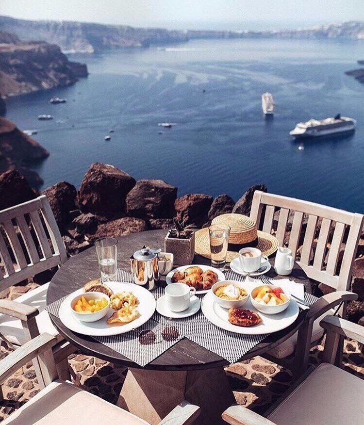Breakfast around the world. Красивый завтрак. Идеальное утро. Красивый завтрак с видом. Идеальное утро Эстетика.