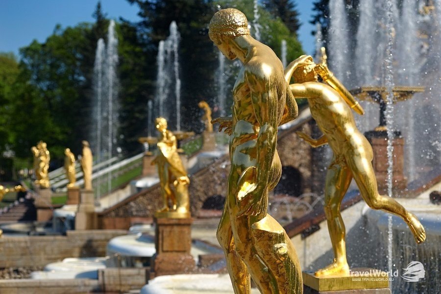Фонтаны вднх москва. Петергоф фонтаны скульптор. Фонтан дружбы народов в москве. Петергоф каскад фонтанов. Вднх золотой фонтан дружбы народов.