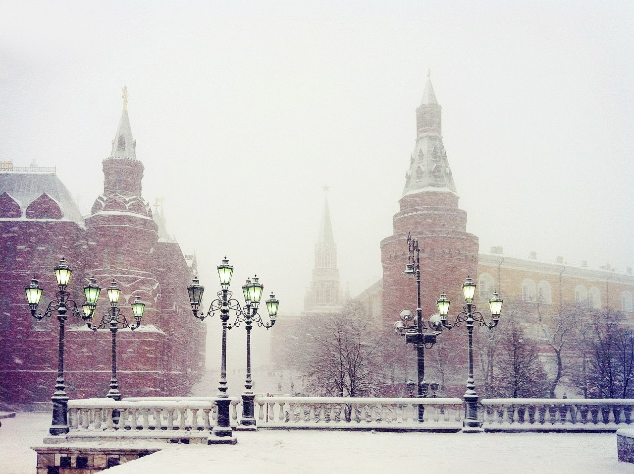 александровский сад в москве зимой