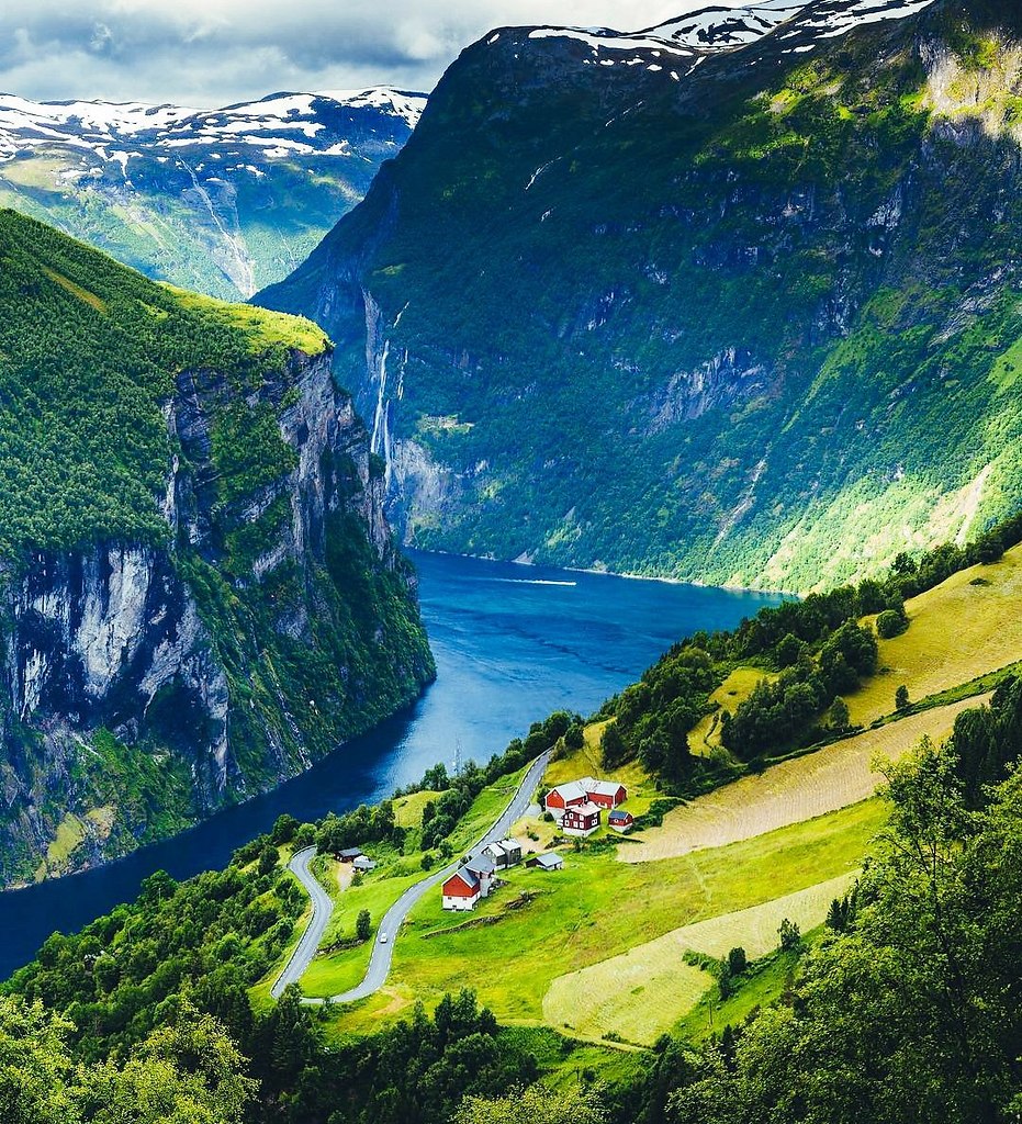 Фьорд в Норвегии Скандинавия