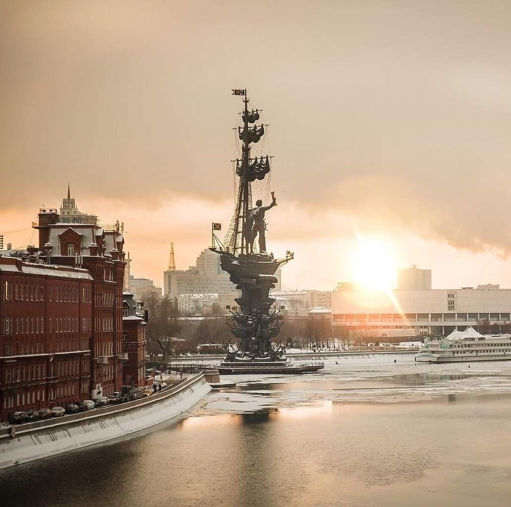 памятник петру i в москве