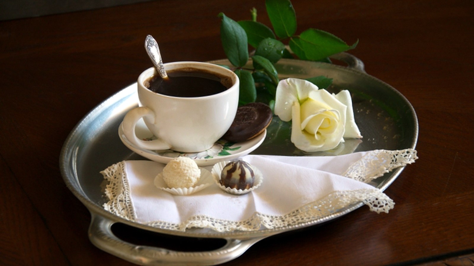 Изысканного утра. Кофе в постель. Кофе в постель для любимой. Доброе утро кофе в постель. "На чашечку кофе…?!".
