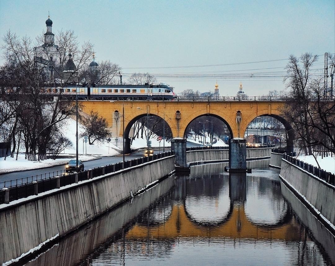 Таможенный мост на яузе фото