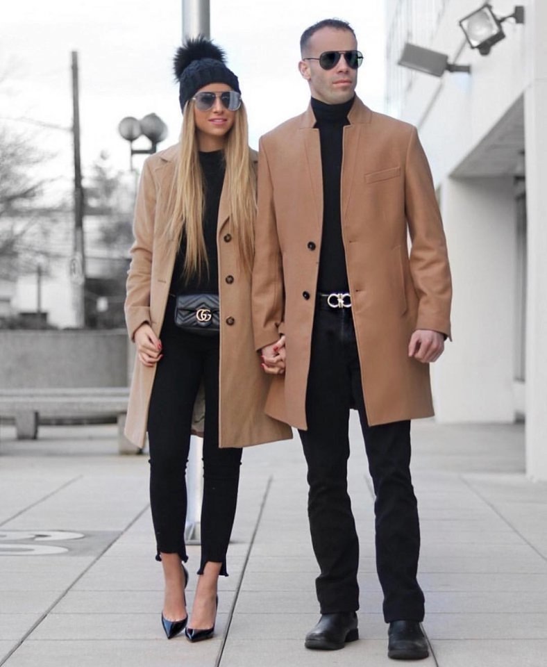 Девушка и парень в пальто