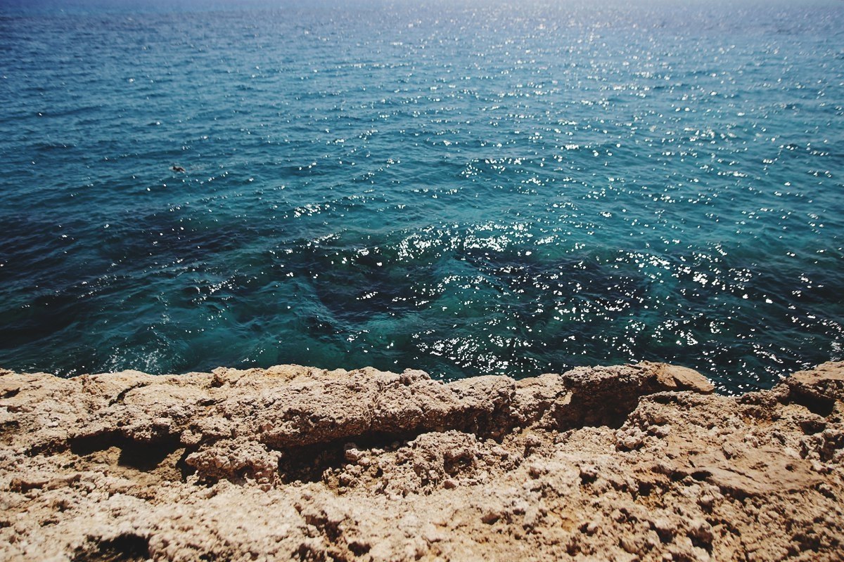 Свет средиземноморья. Кипр море. Средиземное море Кипр. Отлив Средиземного моря. Осушение Средиземного моря.