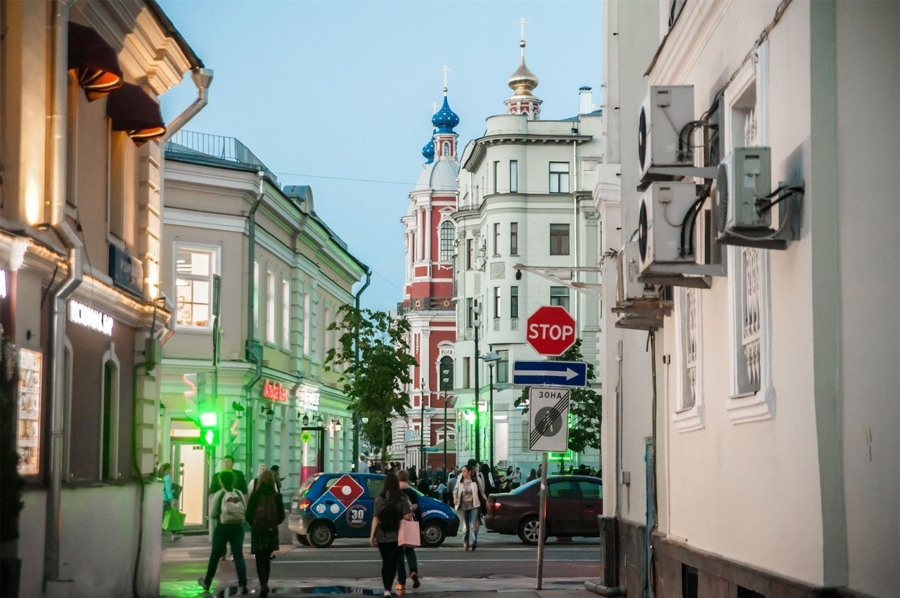 Переулка большой. Красивые переулки Москвы. Самые красивые переулки Москвы. Переулки Москвы фото высокого разрешения. Красивые переулки Екатеринбурга.