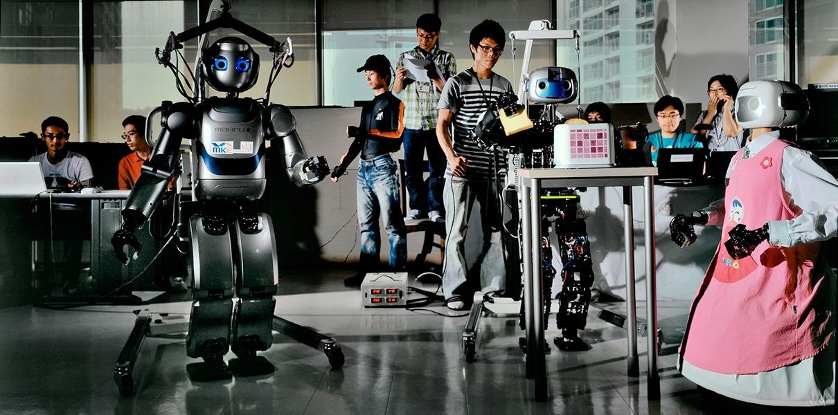 Включи команда роботов. Роботы в будущем. Учителя-роботы в будущем. Робот учитель будущего. Мир роботов.
