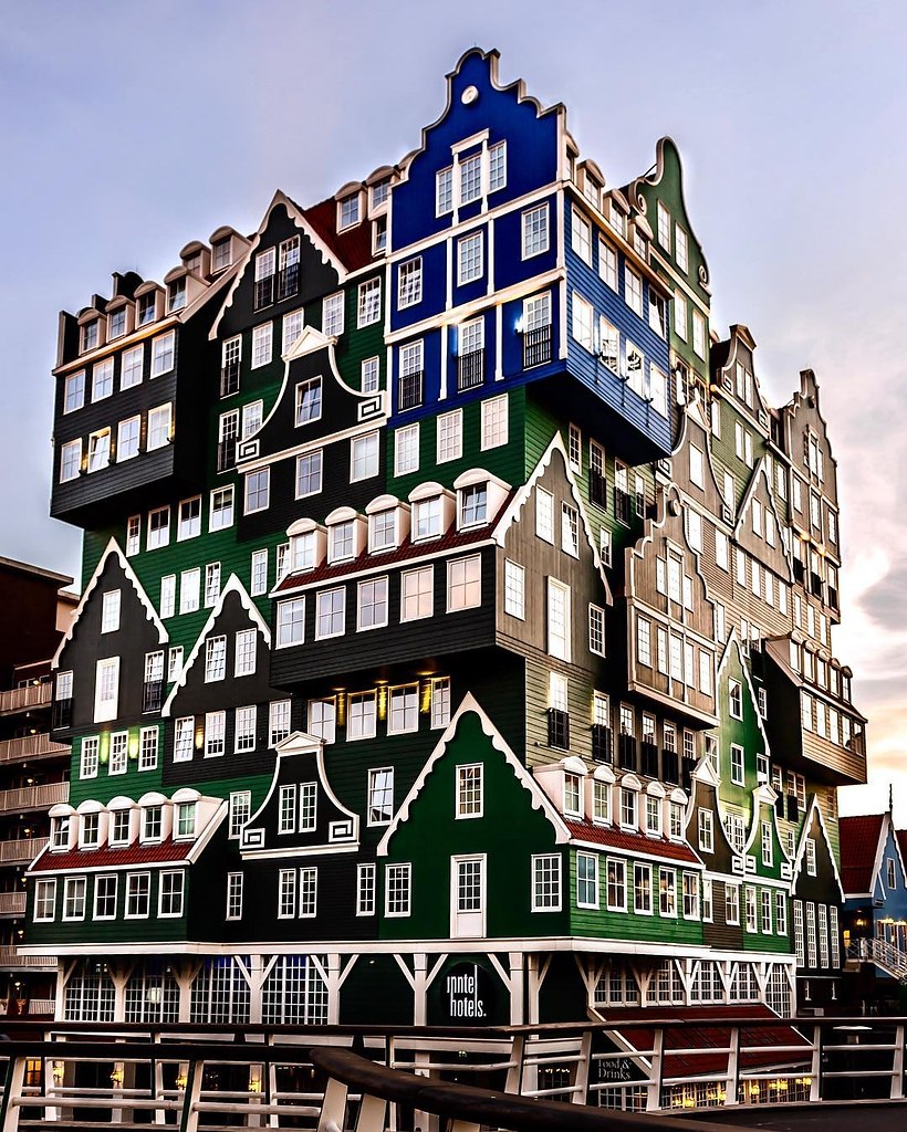 Голландский дом отзывы. Заандам Амстердам. Город Зандам в Голландии. Inntel Zaandam, Нидерланды Архитектор. Интел отель Амстердам Зандам.