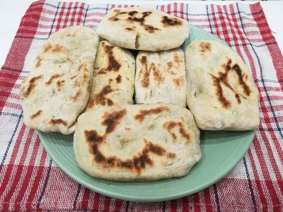 Пирожки с горохом. Пирожки на сухой сковороде. Плоские пирожки на сухой сковороде. Пирожки с мятой. Армянские пирожки на сухой сковороде.