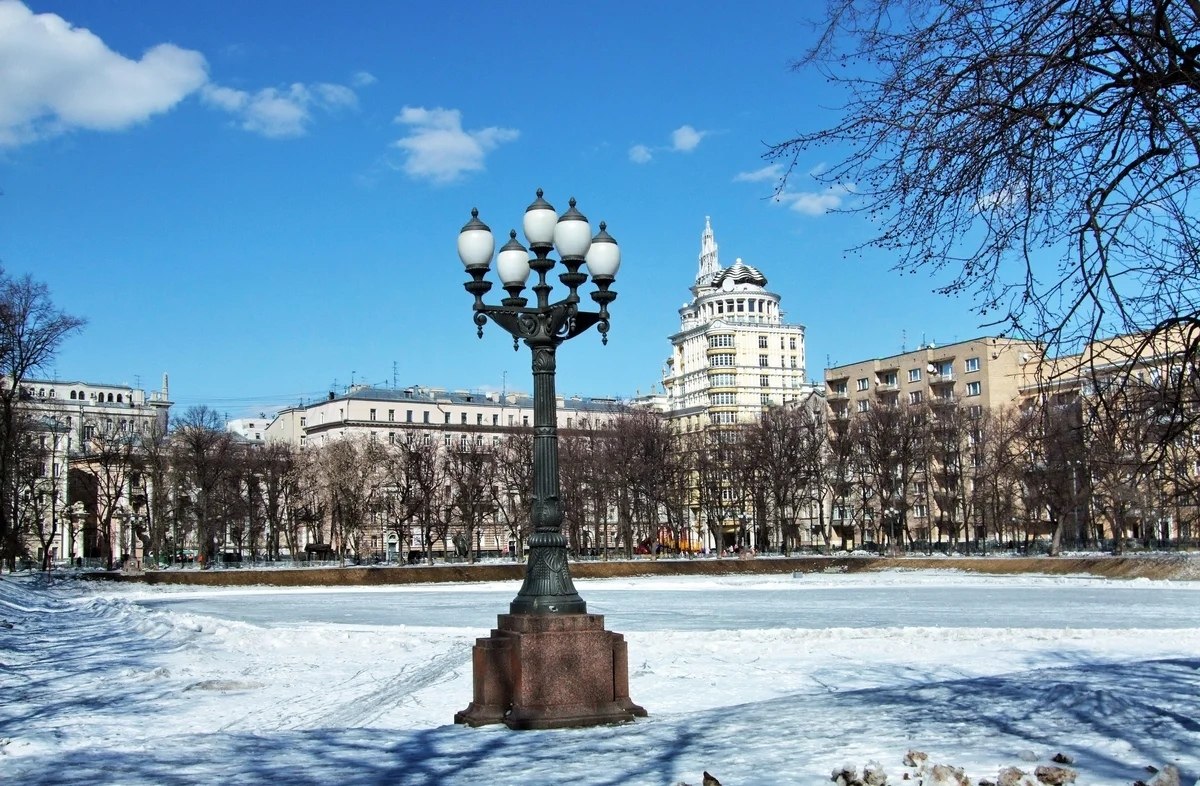 Патриаршие пруды в москве зимой