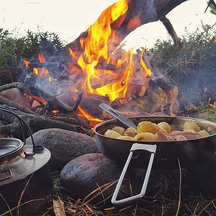 Азербайджанская деревня готовят на природе. Вкусная еда на костре на природе. Приготовление пищи на костре. На природе вкуснее. Готовим вкусно на природе.