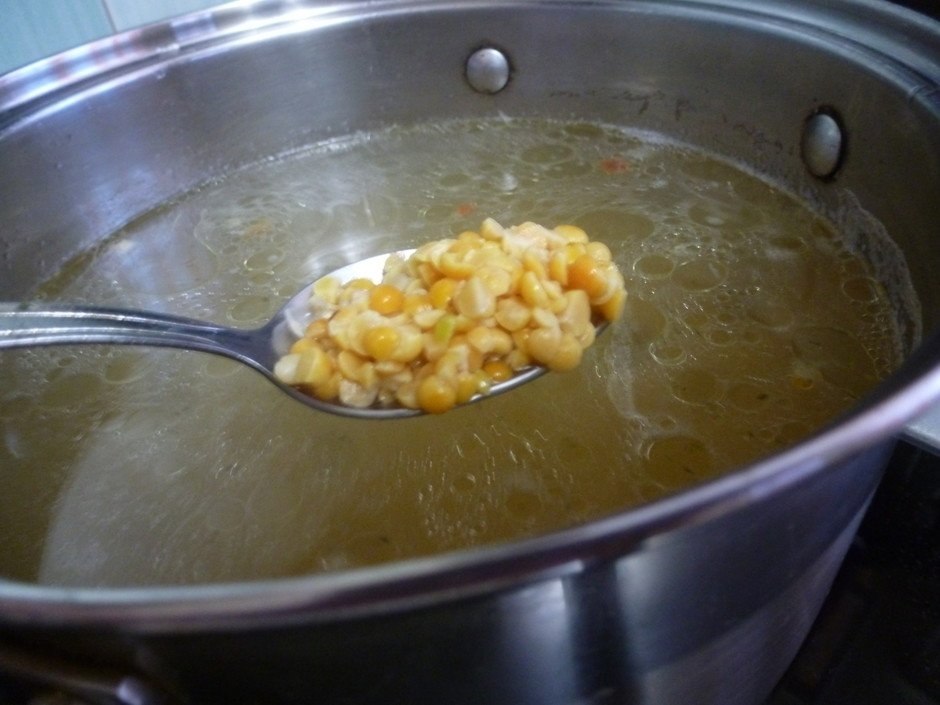 Как сварить горох на воде. Гороховый суп на 1.5 литр кастрюлю. Гороховый суп 3 литра. Горох вареный. Горох долго варится.