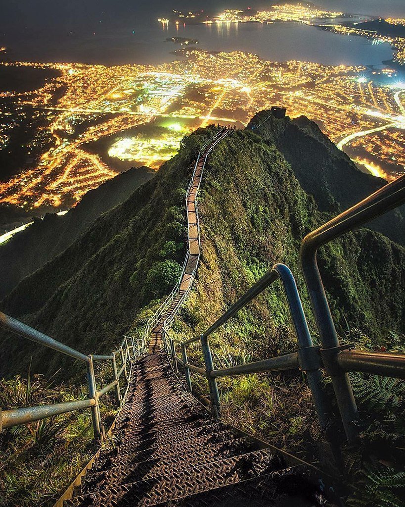Лестница хайку на острове Оаху Гавайи