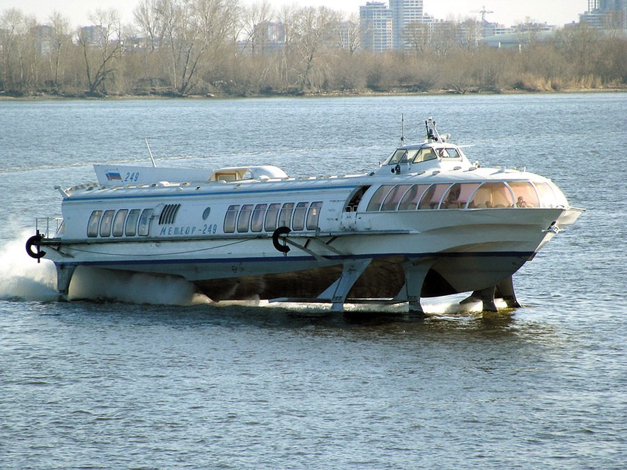 Речная ракета на подводных крыльях фото