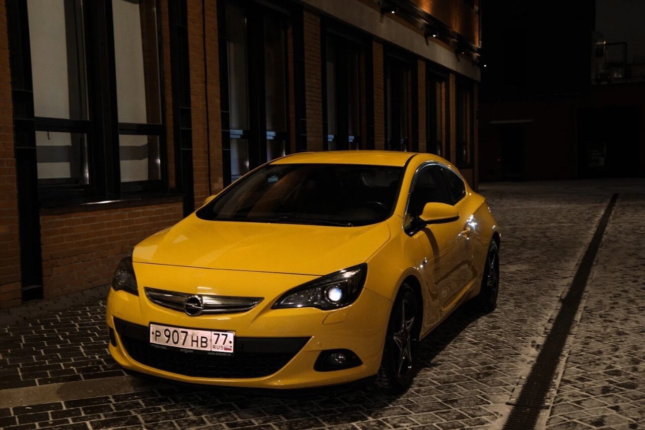 Opel astra gtc j масло. Opel Astra j такси. Опель току кряковых.