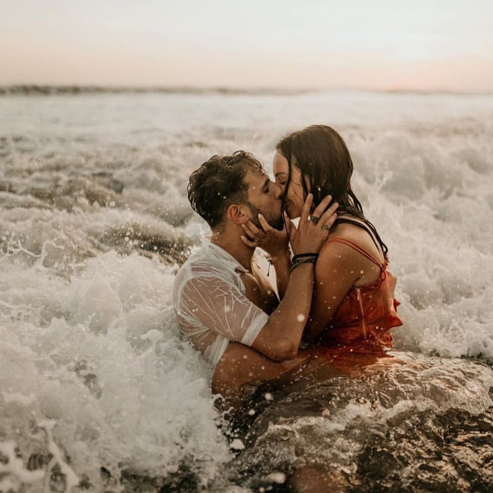 Парная фотосессия в воде