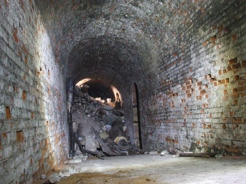 Подземный город выборг. Подземный выборг. Подземный город выборг. Катакомбы выборг. Парк монрепо пороховые погреба.