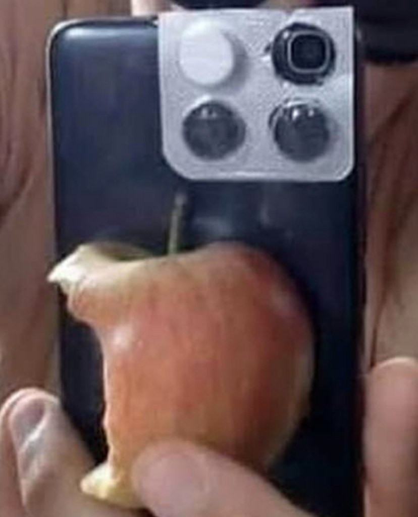 Телефон с яблочком прикол