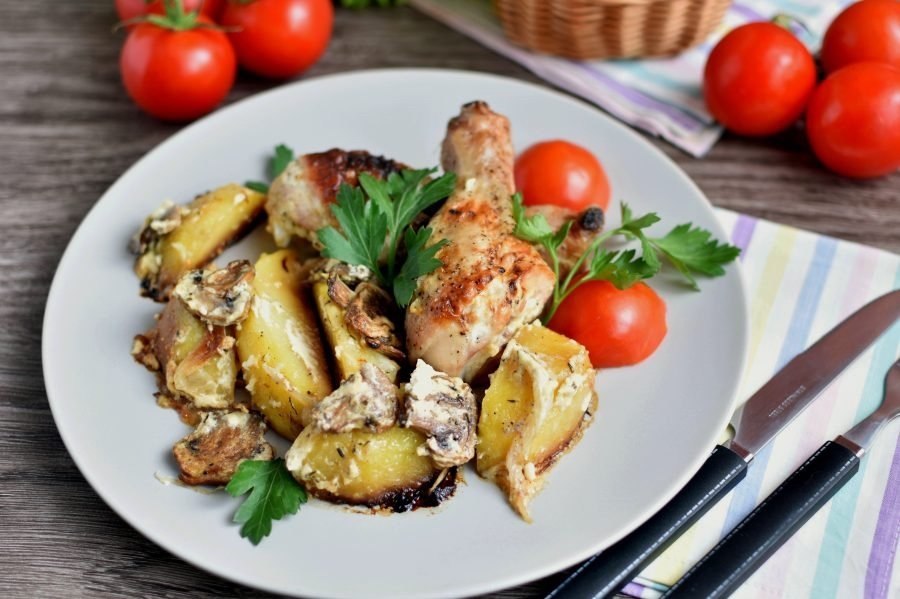 Рецепт курица с грибами и с картошкой в духовке рецепт с фото