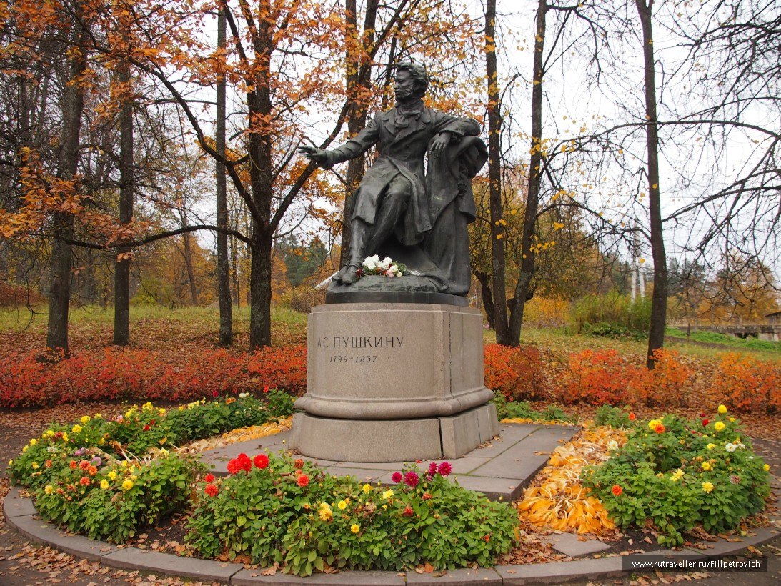 Памятник Пушкину Михайловское Пушкинские горы