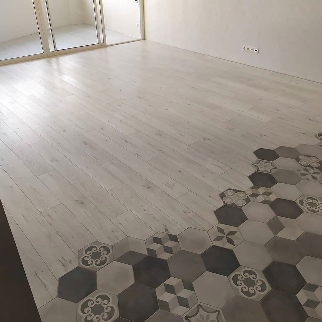 Make floor. Шестигранная плитка для пола. Шестигранная плитка с ламинатом. Шестигранная плитка в прихожей. Плитка шестигранник с ламинатом.