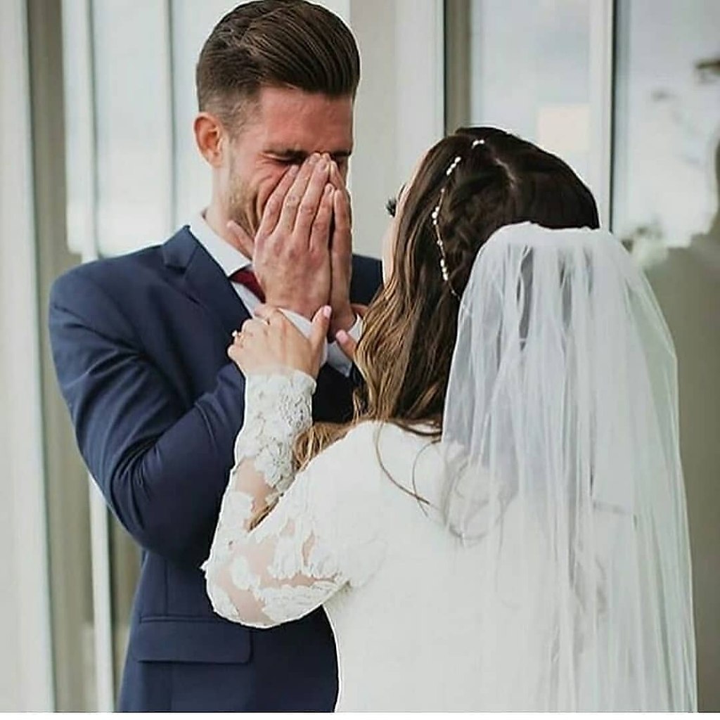 Жених плачет на свадьбе