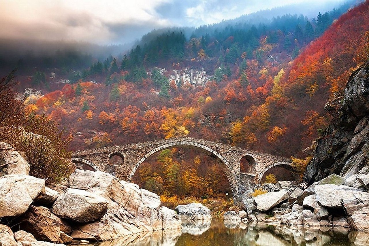 Дьявольский мост в горах Родопы, Болгария