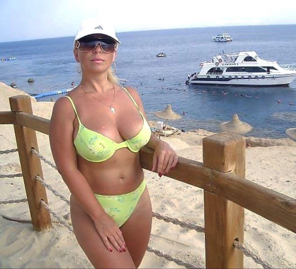 Фотографии прекрасной Евгении Васильевой в купальнике передают всю её уверенность и привлекательность