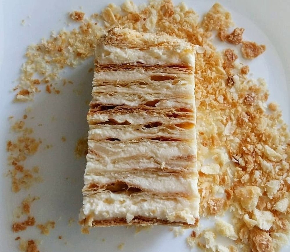 Торт со слоеного теста со сгущенкой и сметаной рецепт с фото