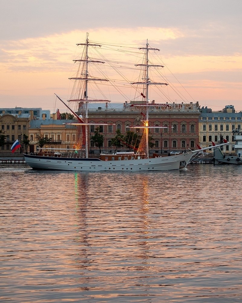 Бриг алые паруса в санкт петербурге фото