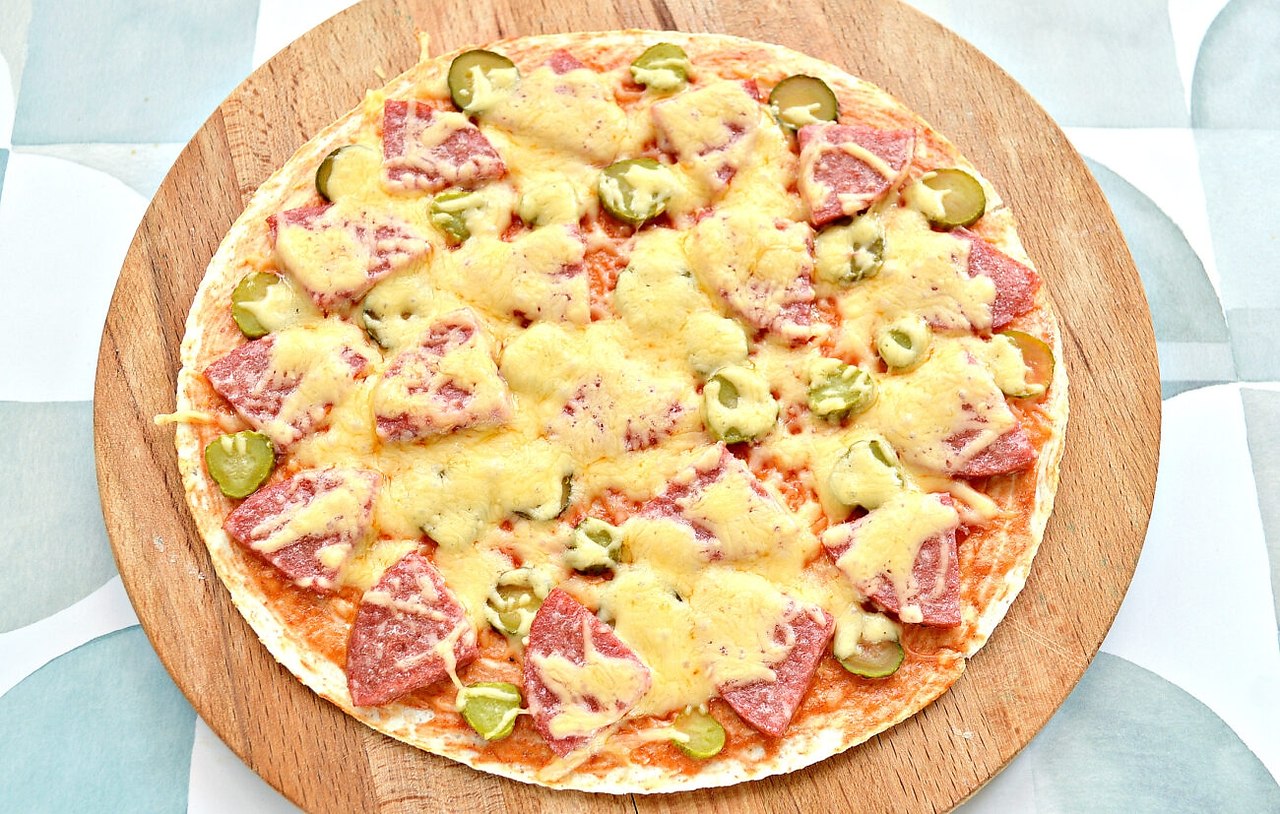 Пицца на тортилье на сковороде рецепт с фото