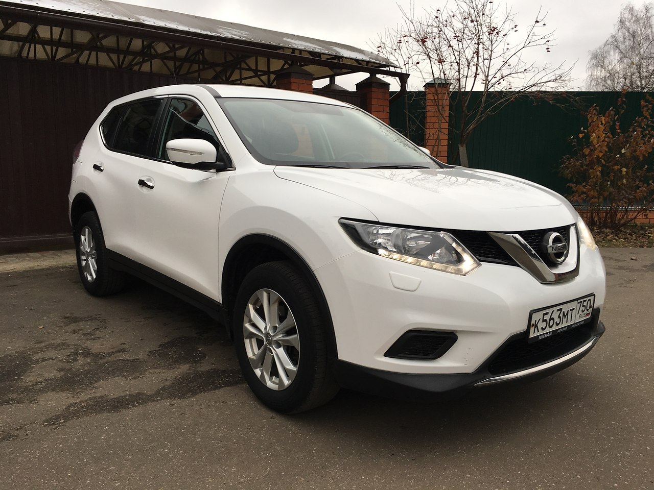 Nissan x-Trail 2015. Nissan x-Trail белый. Nissan x-Trail 2015 датчик привода. Зеленый икстрейл т32 с белой крышей.