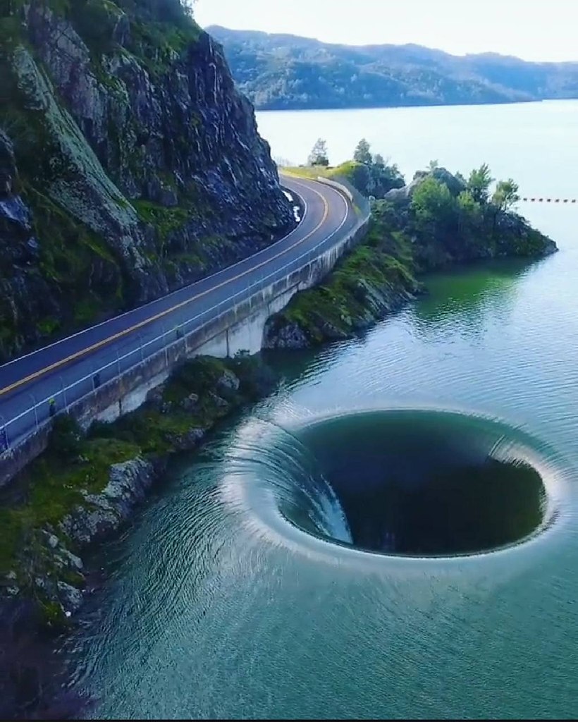 Самое опасное озеро в мире