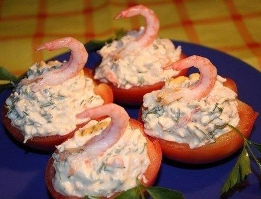 9 Новогодних закусок! 1) Закусочка вкусная Ингредиенты: Свежие помидоры - 0,5 кг. или 4 средние Лук ... - 3