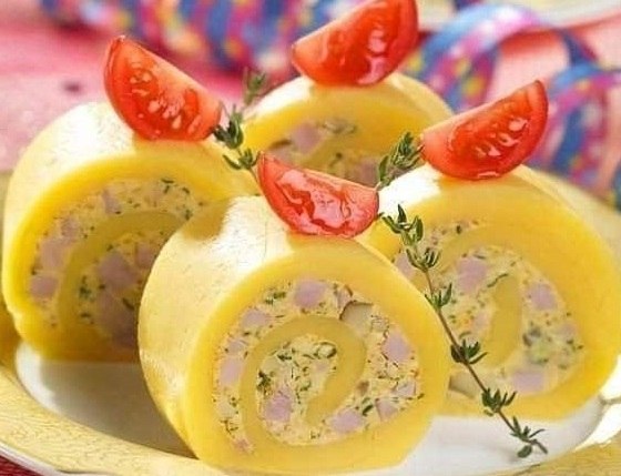 9 Новогодних закусок! 1) Закусочка вкусная Ингредиенты: Свежие помидоры - 0,5 кг. или 4 средние Лук ... - 5