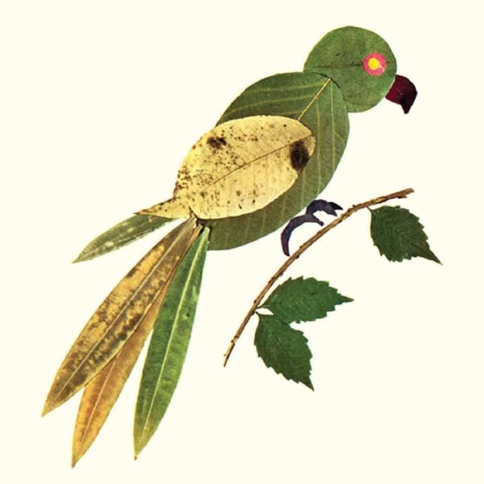 Птица из листьев поделка