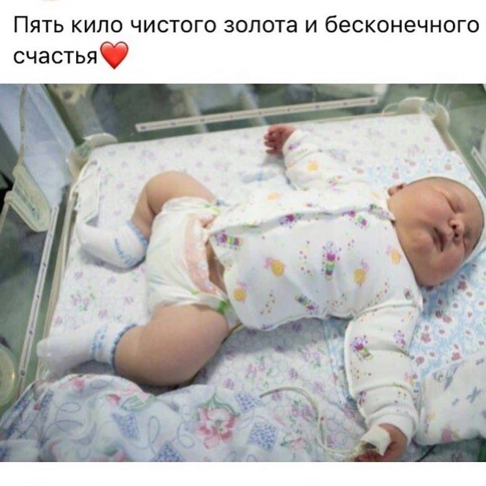 Новорожденные мальчики в роддоме