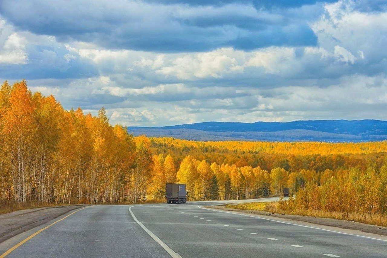Уральская дорога осенью
