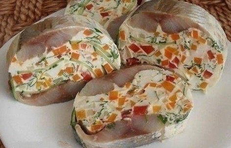 9 Новогодних закусок! 1) Закусочка вкусная Ингредиенты: Свежие помидоры - 0,5 кг. или 4 средние Лук ... - 4